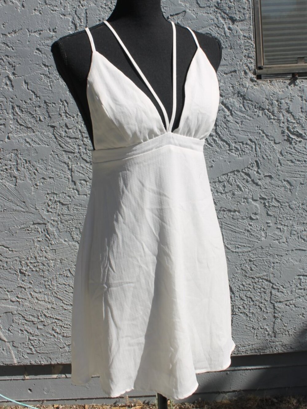 AVEC White Deep V-Neck Mini Dress Medium Criss Cross Strappy Back Sleeveless